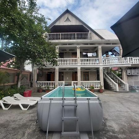 Linda Guest House Батумі Екстер'єр фото