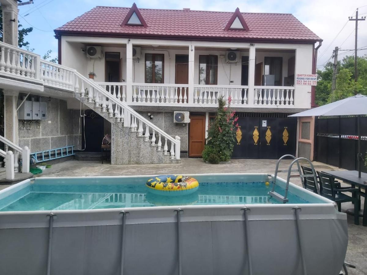 Linda Guest House Батумі Екстер'єр фото