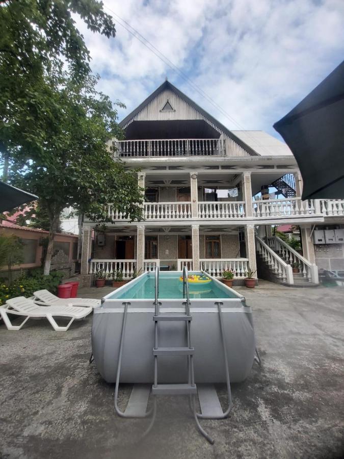 Linda Guest House Батумі Екстер'єр фото