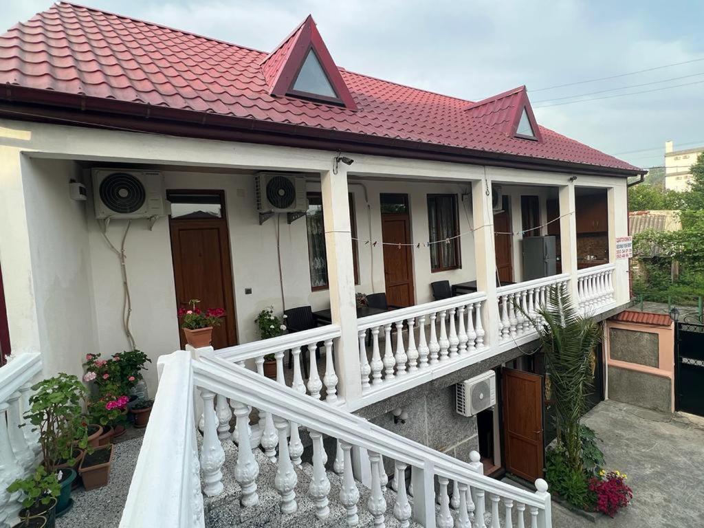 Linda Guest House Батумі Екстер'єр фото