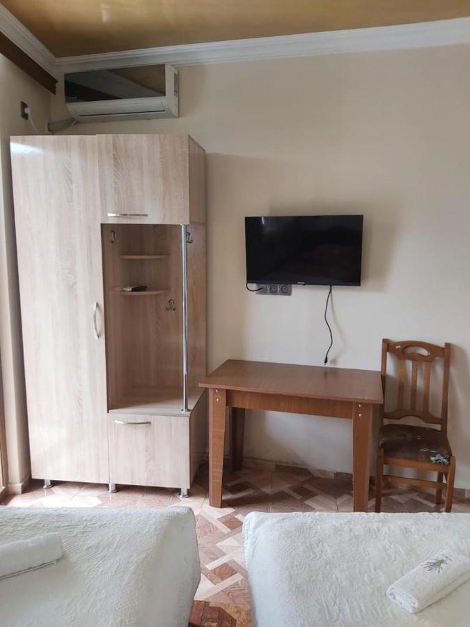 Linda Guest House Батумі Екстер'єр фото