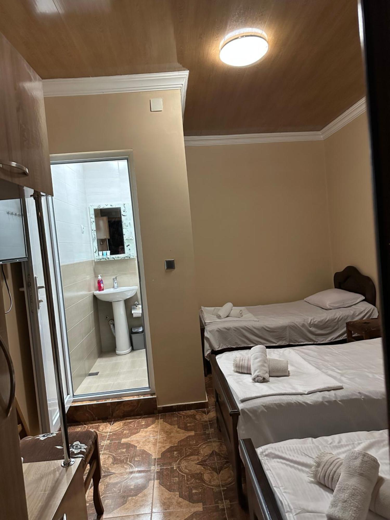 Linda Guest House Батумі Екстер'єр фото