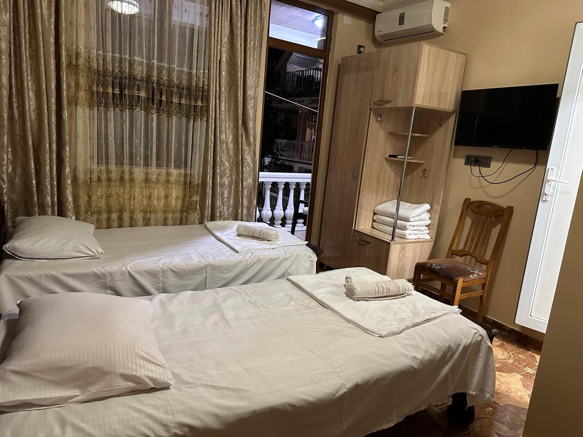 Linda Guest House Батумі Екстер'єр фото