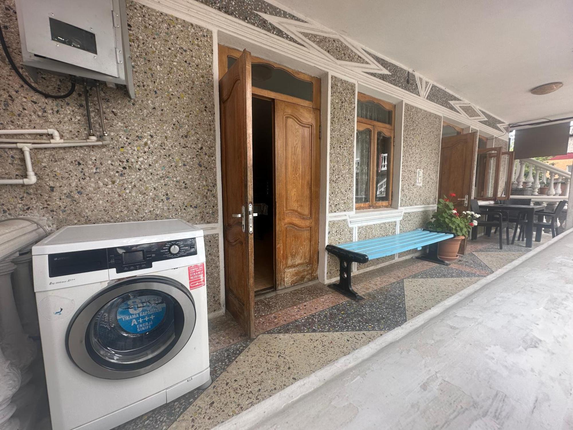 Linda Guest House Батумі Екстер'єр фото