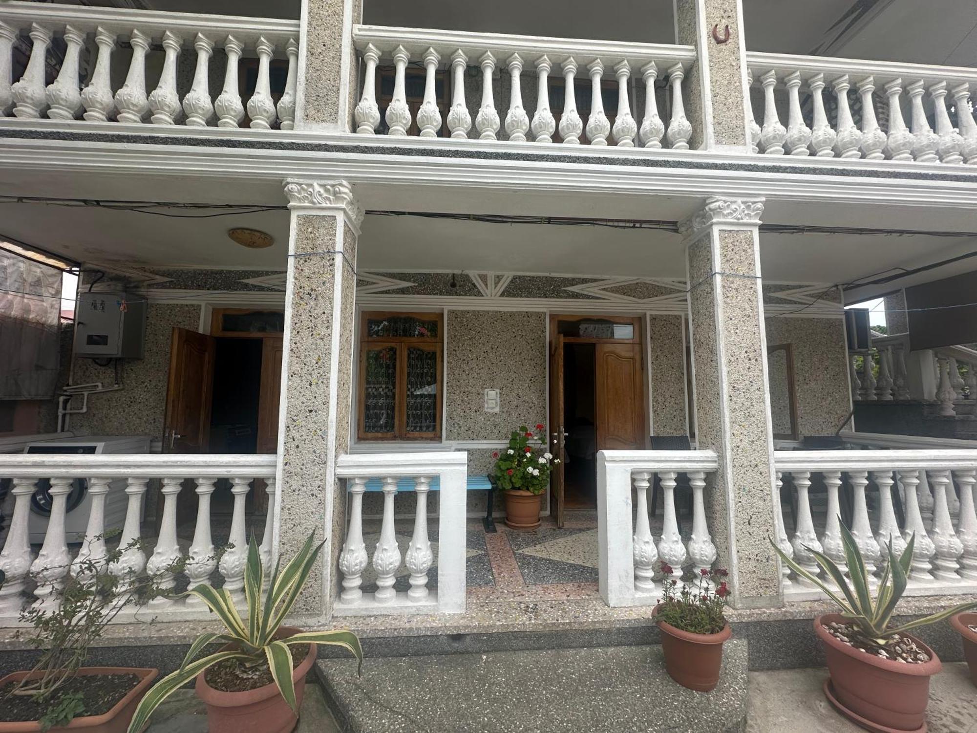 Linda Guest House Батумі Екстер'єр фото