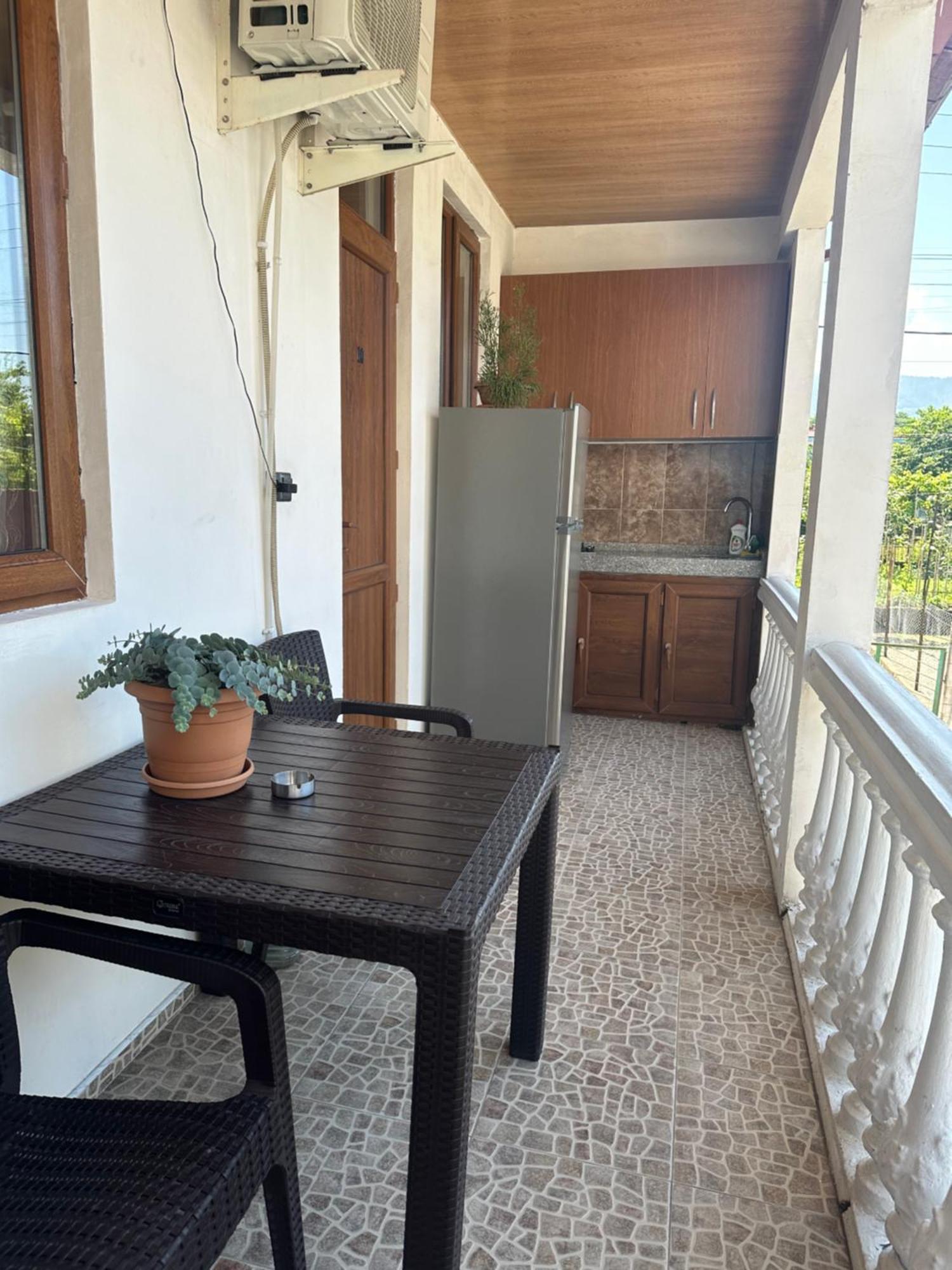 Linda Guest House Батумі Екстер'єр фото