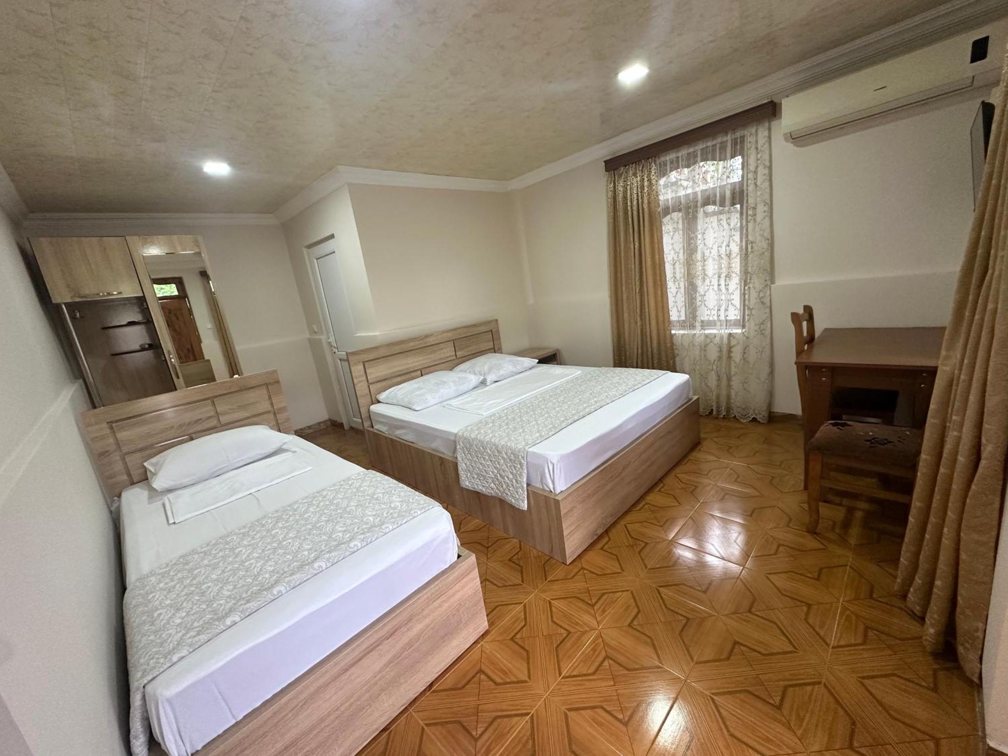 Linda Guest House Батумі Екстер'єр фото