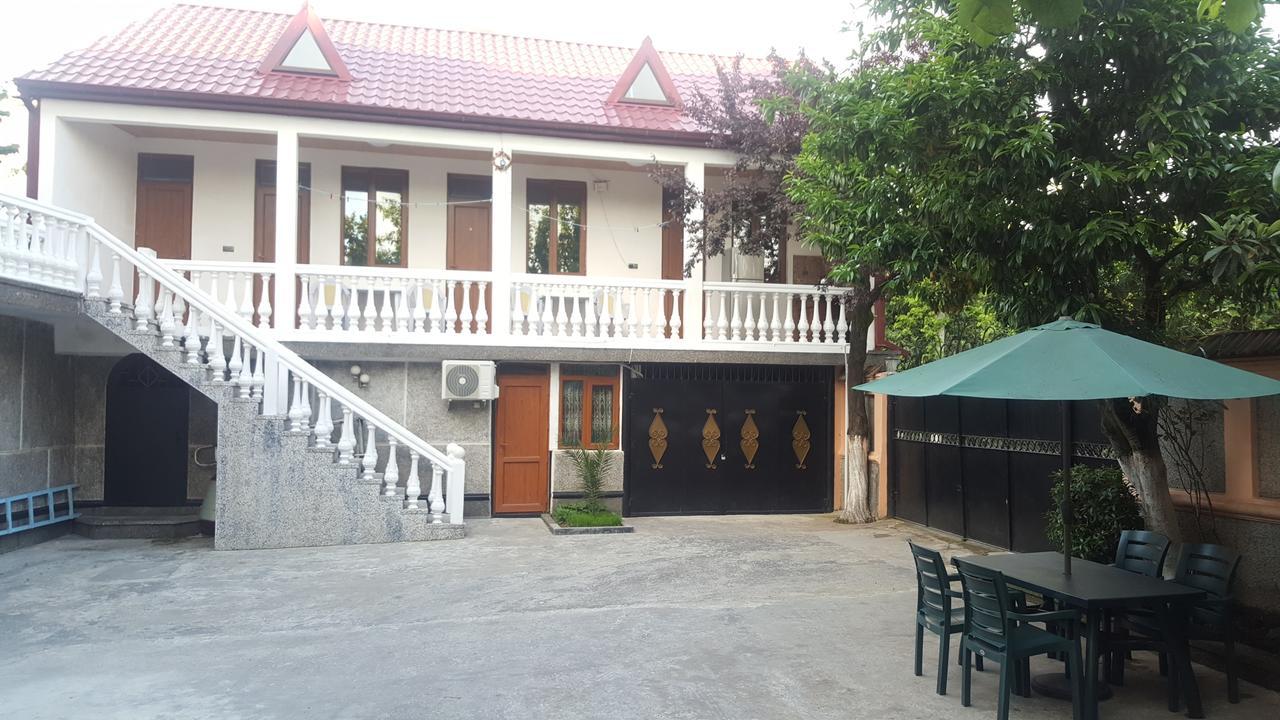 Linda Guest House Батумі Екстер'єр фото