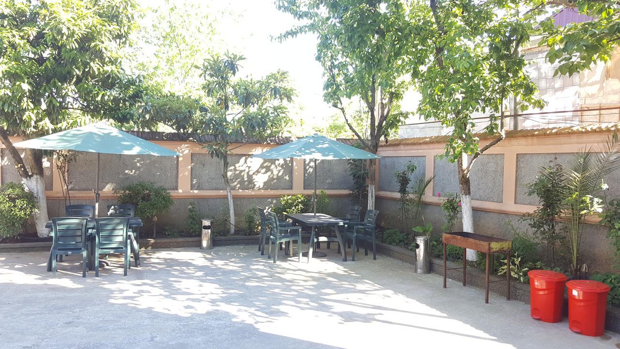 Linda Guest House Батумі Екстер'єр фото