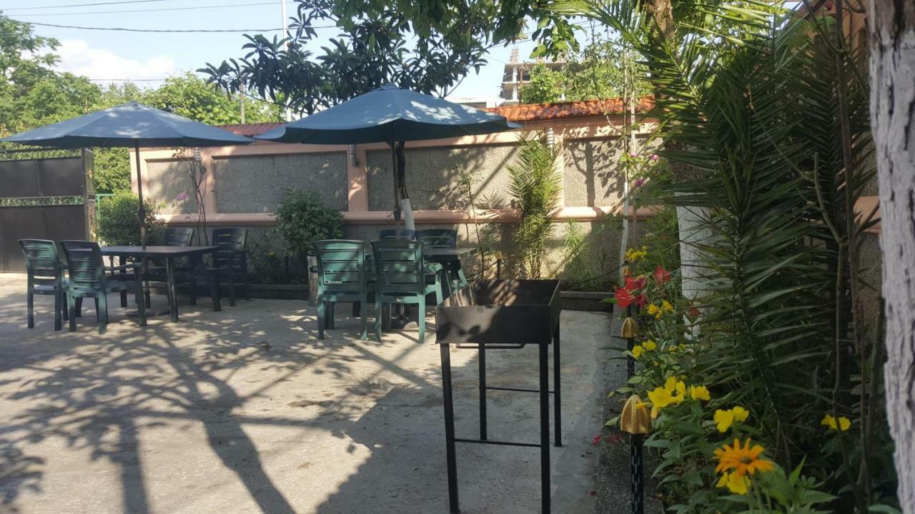 Linda Guest House Батумі Екстер'єр фото